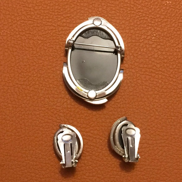Reverse Cameo Brooch and Clip On Earings - Picture 2 of 6